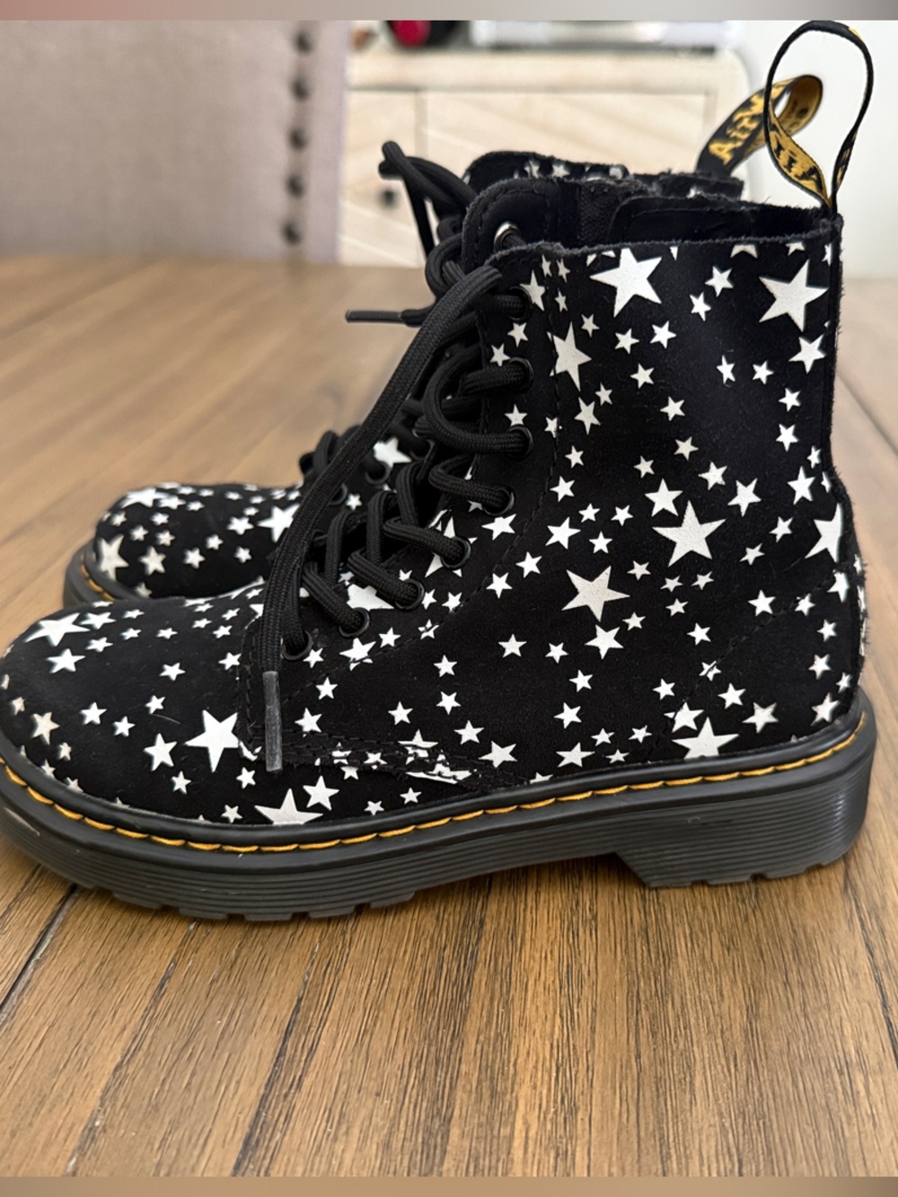 Dr. Martens- Kids Black Star Print Lace-Up Boots